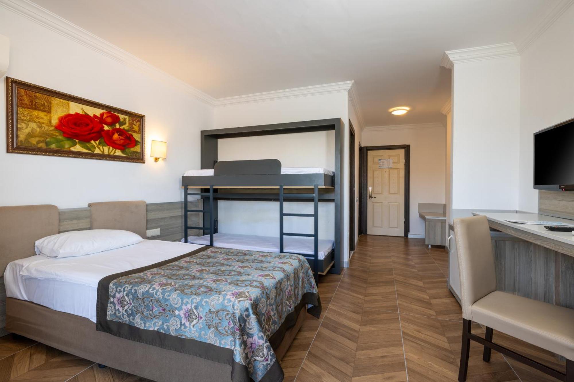 Twin Room,1642330690:JPEG